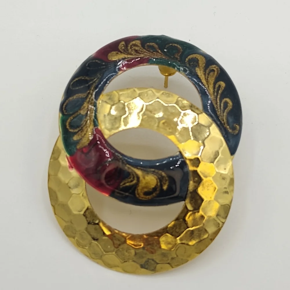 Double Circle Hammered Gold tone and Enamel Post Back Earrings 1980s Vintage - Picture 4 of 8